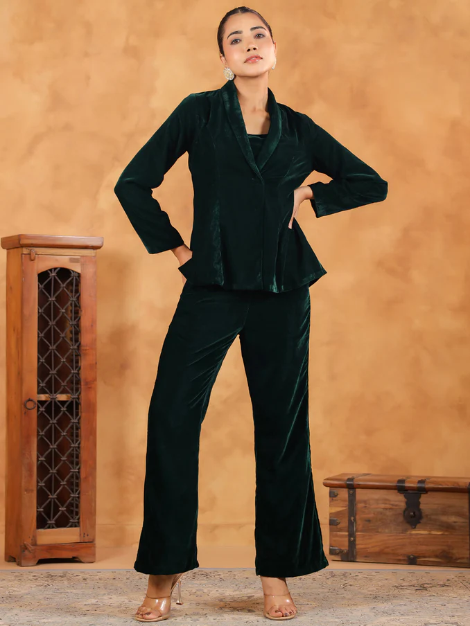 Top corto in velluto tinta unita stile casual con pantaloni e giacca