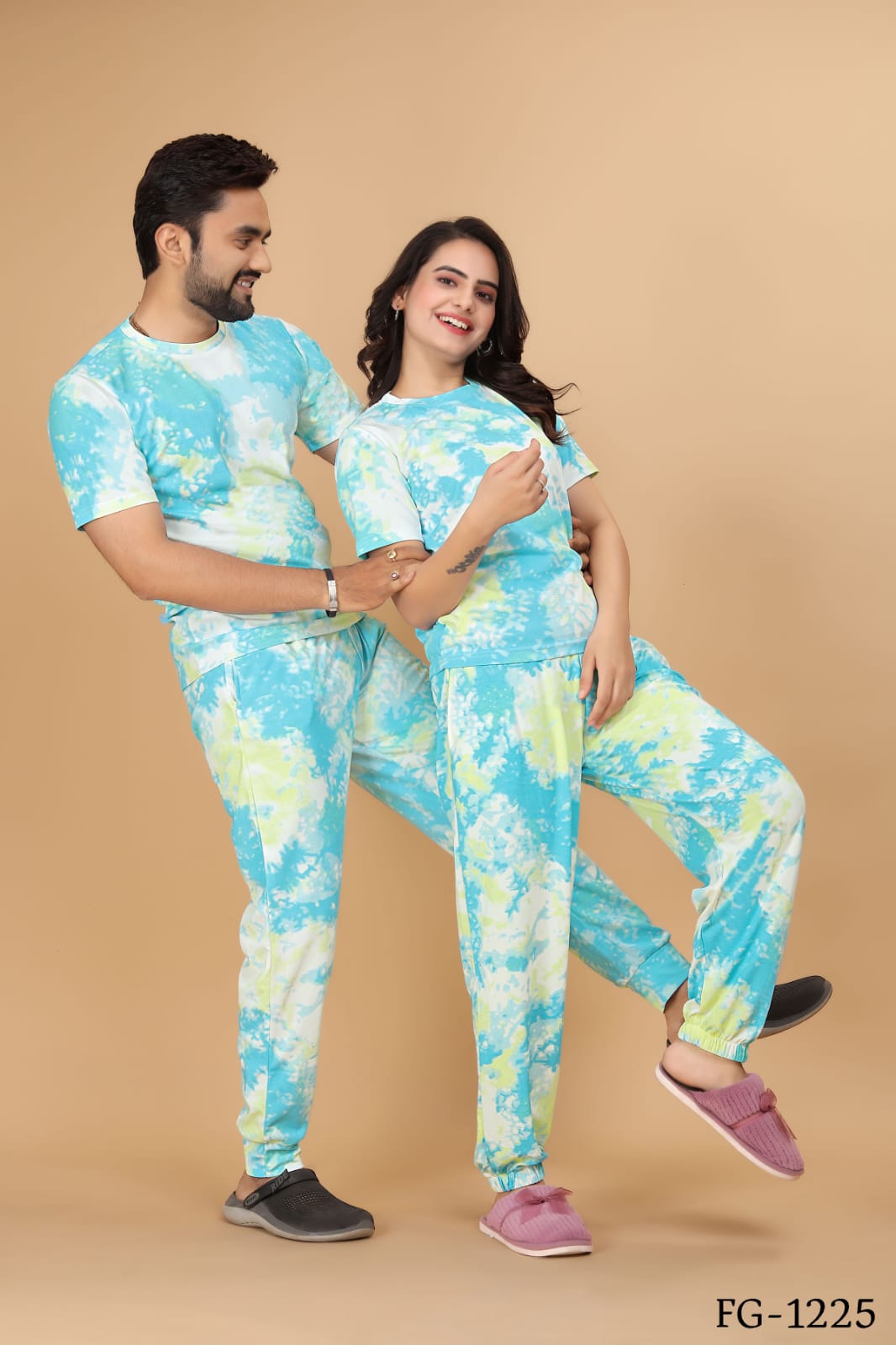 Weekend Passion Couple indossa un set coordinato azzurro