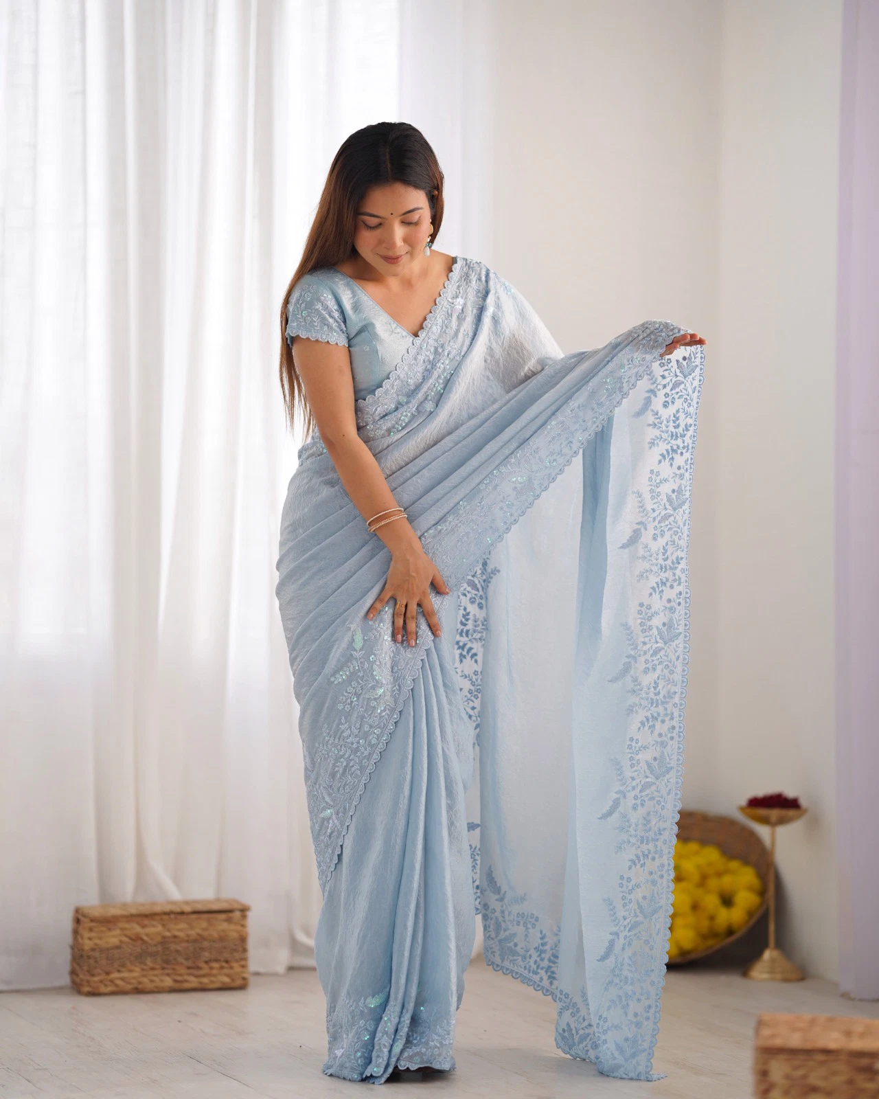 Saree in seta di tessuto di design colore azzurro