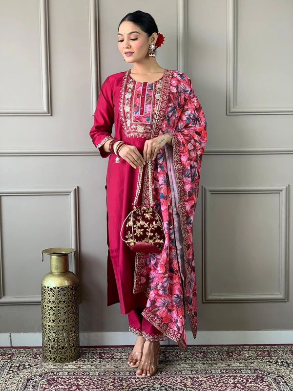 Set Kurta Chanderi Rosso Vino in viscosa con duppatta stampata a fiori