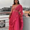 Abito in georgette pesca con ricami eleganti duppatta e cintura alla moda
