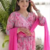 Attraente Georgette Set  Kurti stampato con lavori di ricamo