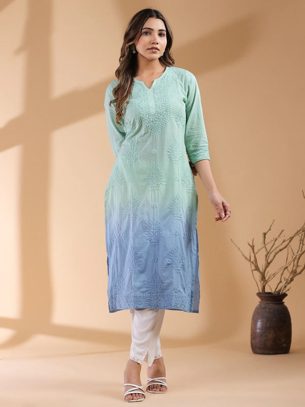 Kurta dritta ricamata in puro cotone sfumato verde menta Chikankari