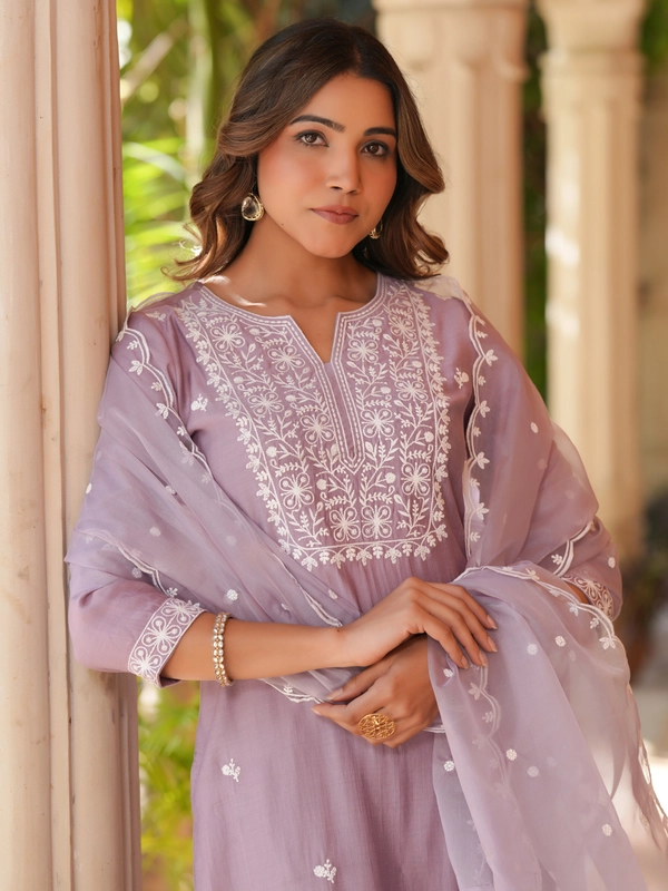 Set Kurta dritto ricamato in misto seta color lavanda