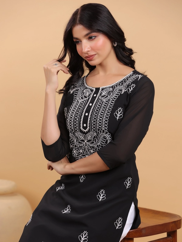 Georgette nero ricamato Kurta regolare