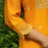 Set Kurta dritto ricamato in misto seta senape