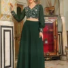 Top ricamato in georgette verde scuro con gonna