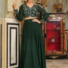 Top ricamato in georgette verde scuro con gonna