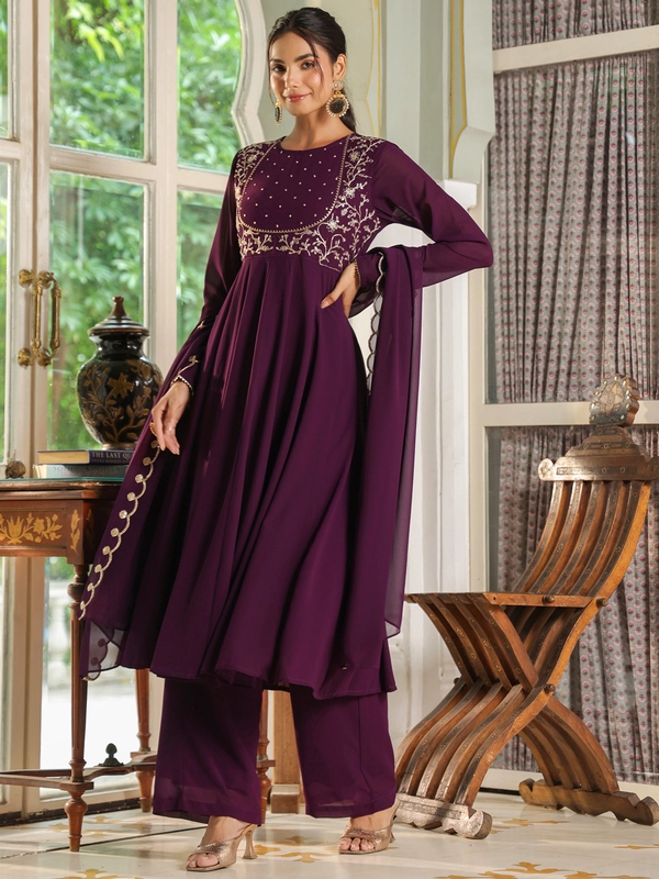 Set Kurta e palazzo Anarkali ricamato in georgette viola
