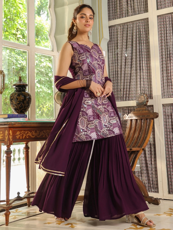 Set Kurta dritto ricamato in georgette viola con Sharara e Dupatta