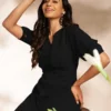 Abito a trapezio in chiffon dobby nero con design personalizzato 