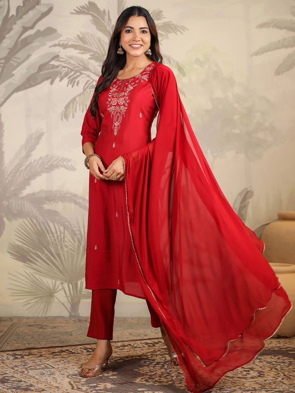 Set Kurta dritto ricamato Chanderi rosso