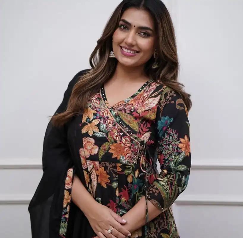 Set Kurta Anarkali stampato in stile Angrakha con Ricamo