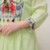 Set Kurti verde chiaro in puro cotone con ricamo