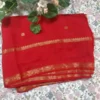 Dola Sari Rosso in seta con bottoni in zari intrecciati e bordo in zari intrecciato
