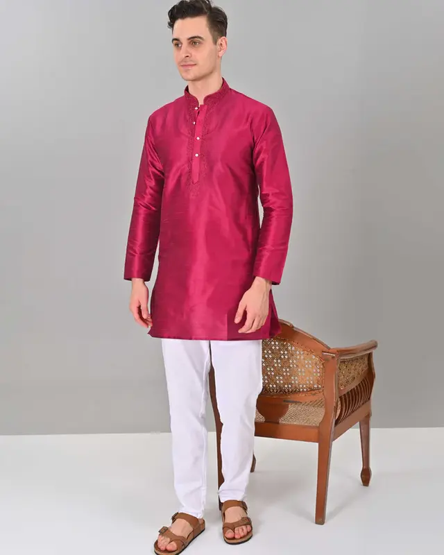 Kurta da uomo in seta magenta