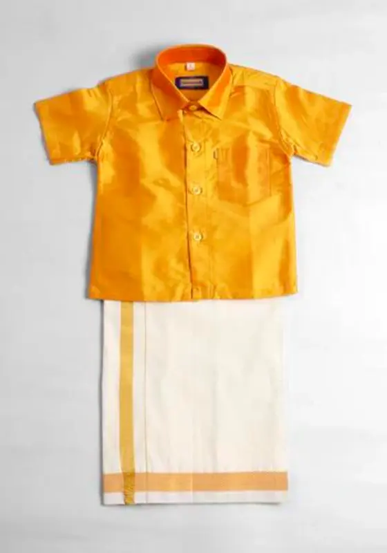 Completo dhoti e camicia in seta e cotone color oro