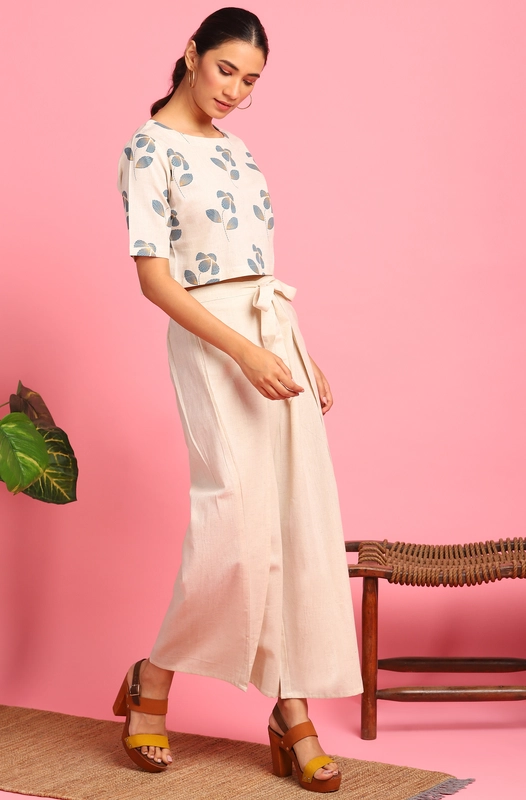 Top corto con palazzo con stampa floreale in cotone flessibile color crema