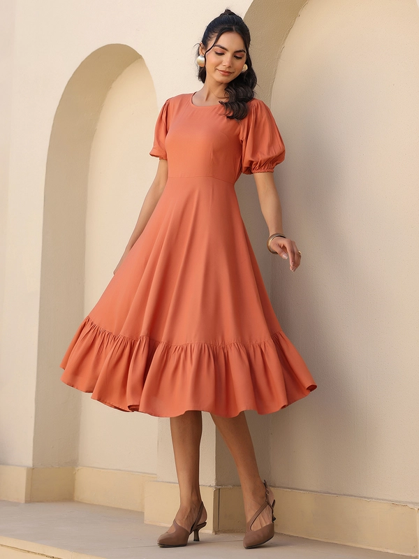 Abito a balze in rayon color ruggine