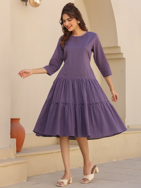 Abito a balze in puro cotone color lavanda