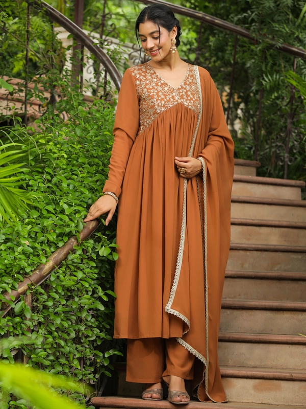 Completo Kurta dritto ricamato in misto seta verde salvia