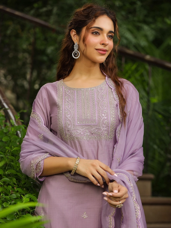 Set Kurta dritto ricamato in misto seta lavanda