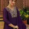 Completo Kurta a trapezio con carré ricamato in misto seta viola