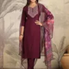Completo Kurta dritto con carré ricamato in seta Chanderi viola