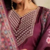 Completo Kurta dritto con carré ricamato in seta Chanderi viola