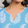 Completo Kurta dritto con pantaloni stampati in puro cotone azzurro cielo con motivi etnici