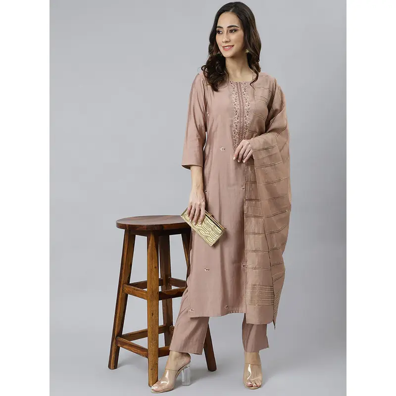 Completo Kurta ricamato in misto viscosa rosa polverosa con pantaloni