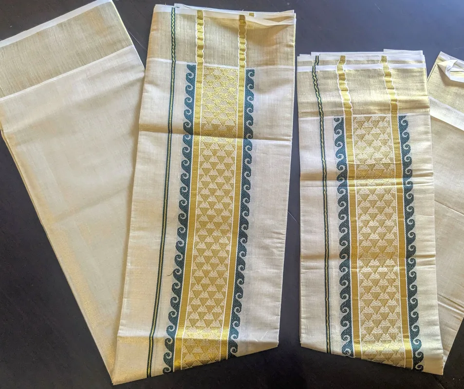 Kerala Tissue Single Set Mundu (Mundum Neriyathum) con bordo verde e Kasavu intrecciato