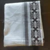 Singolo Mundu / Otta Mundu / Lungi stampato bianco e marrone (Kerala Dhoti dell’India meridionale)