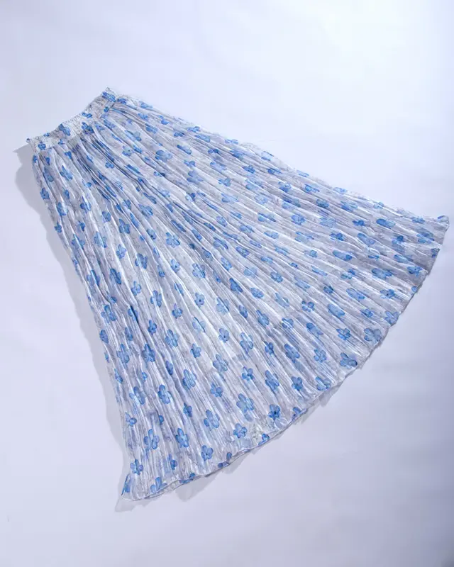 Gonna svasata in chiffon bianco da donna