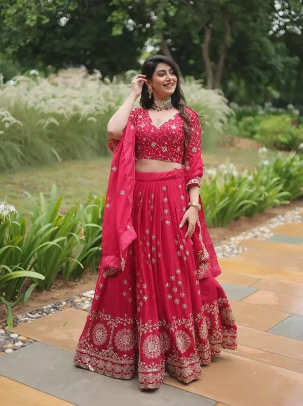 Lehenga Choli in seta Rangoli di design