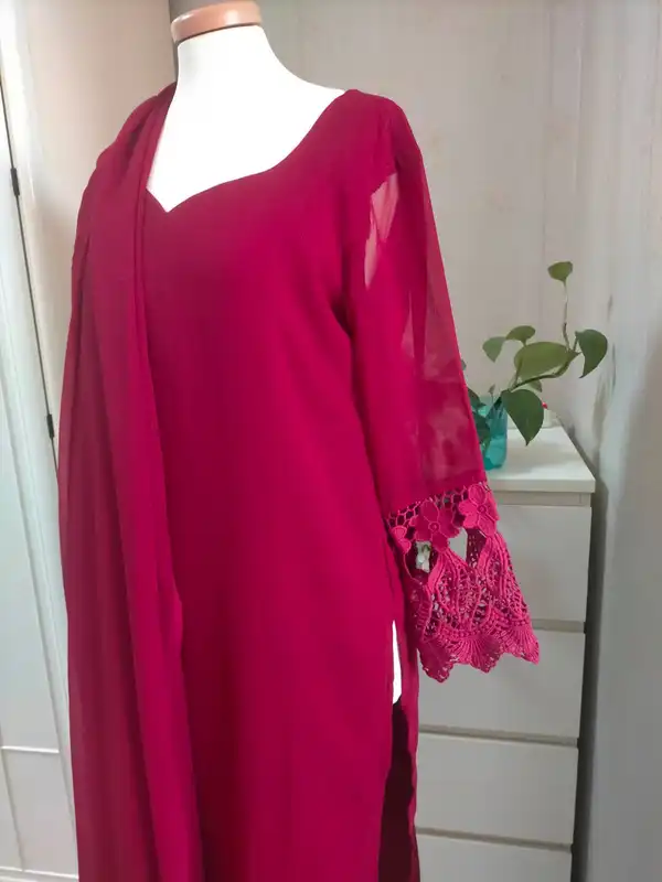 Kurta A-line in georgette di design con pantaloni e dupatta