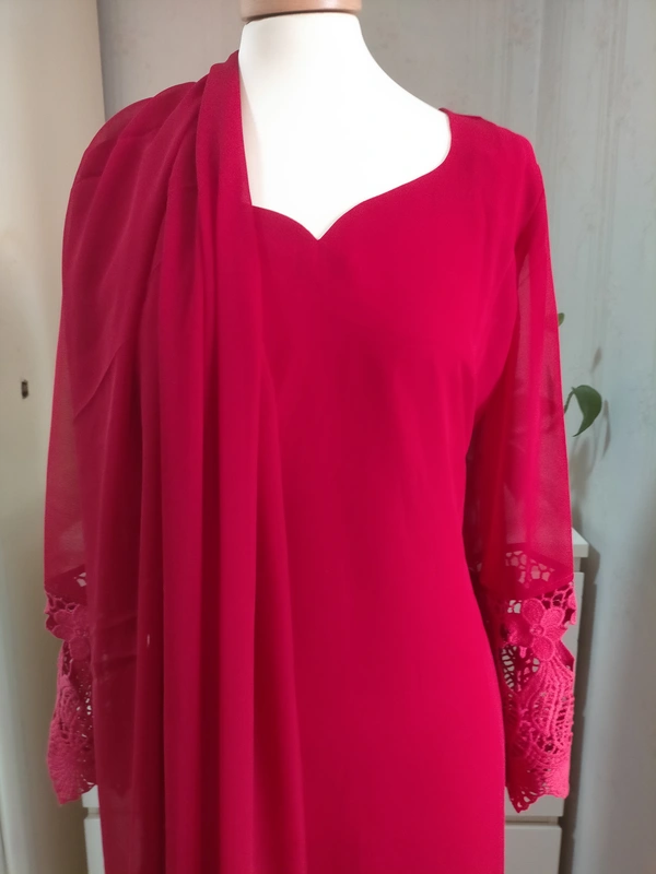 Kurta A-line in georgette di design con pantaloni e dupatta