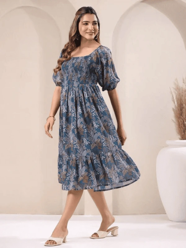 Abito a balze con stampa floreale in georgette verde acqua