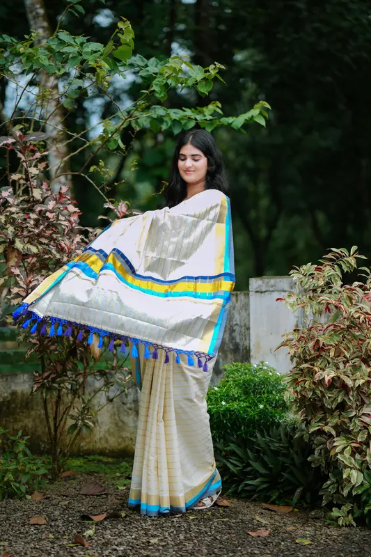 Tissue Kasavu Sari con bordi multicolori e camicetta pronta da indossare