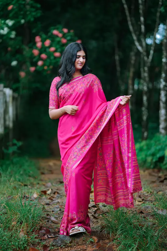 Sari in seta Chanderi con camicetta pronta da indossare.
