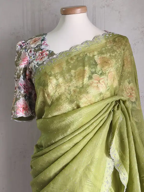 Sari Da Festa in Jimmy Choo, Camicetta Pronta