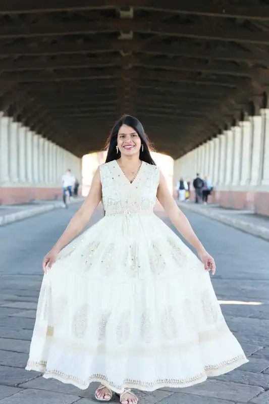 Abito Lungo Ricamato in Bianco Sporco – Eleganza Boho Naturale
