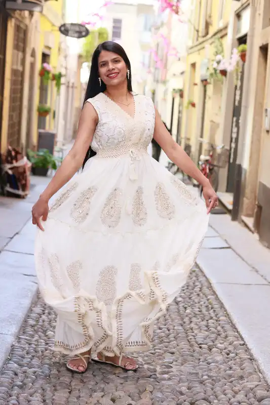 Abito Lungo Ricamato in Bianco Sporco – Eleganza Boho Naturale