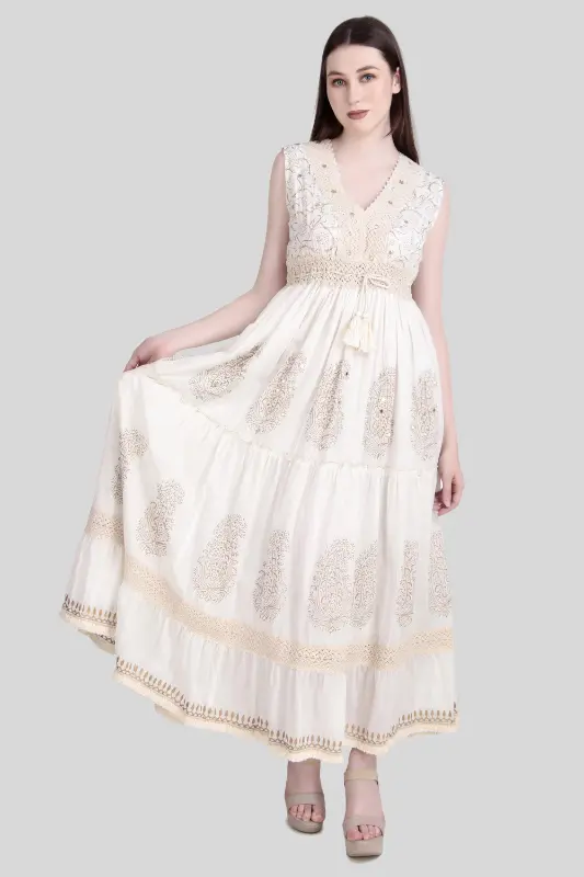 Abito Lungo in Puro Cotone Bianco – Freschezza e Stile Naturale