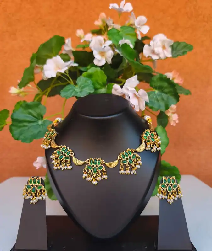 Set Collana con Pietre Verde con Orecchini – Stile Etnico