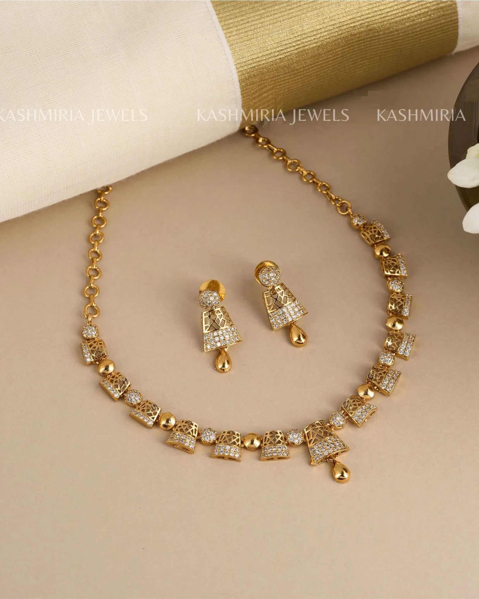 Collana con pietra