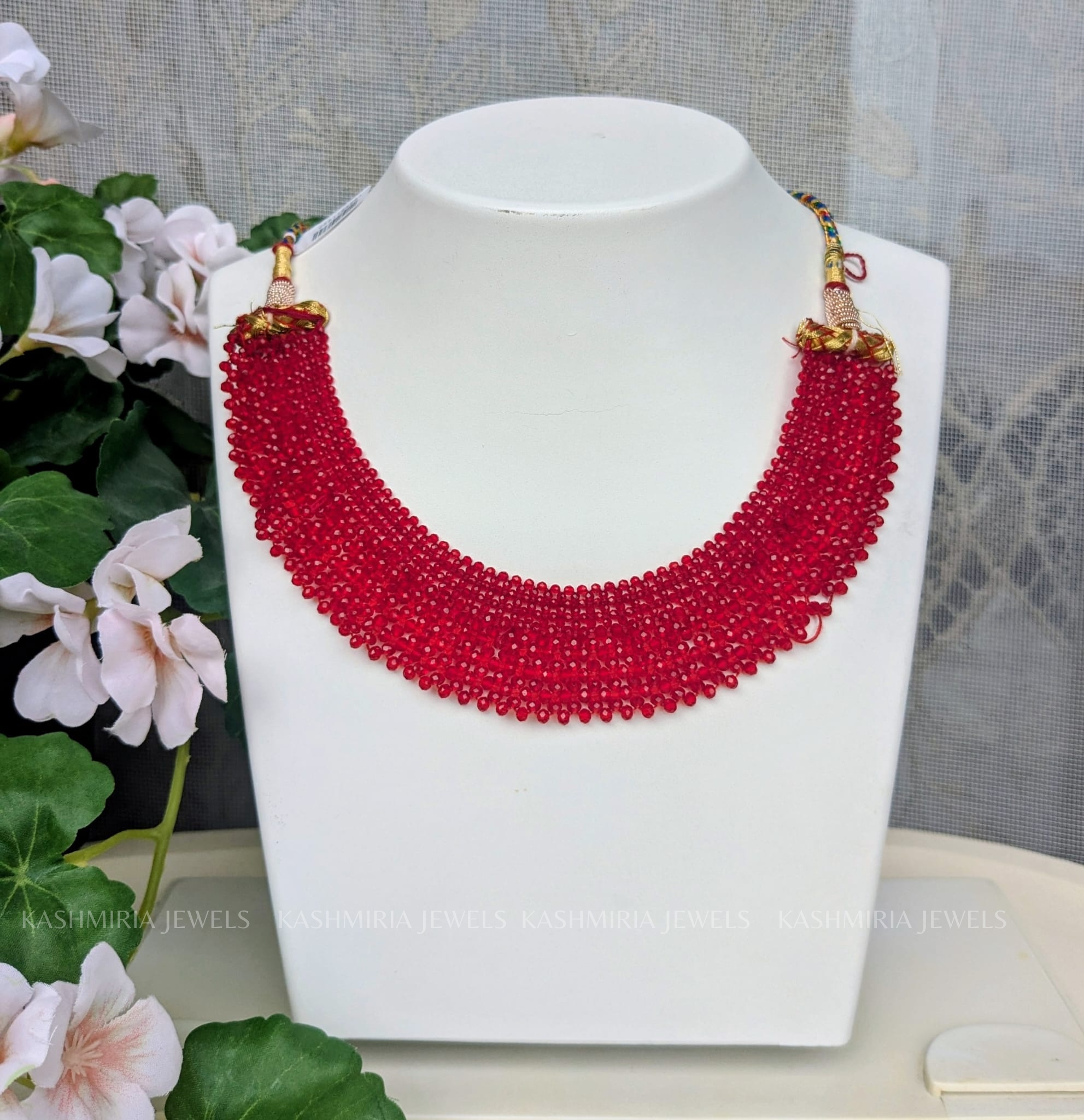 Collana a strati con perle di cristallo idroelettrico