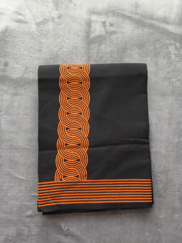 Mundu singolo / Otta Mundu / Lungi stampato nero (Kerala Dhoti dell’India meridionale)