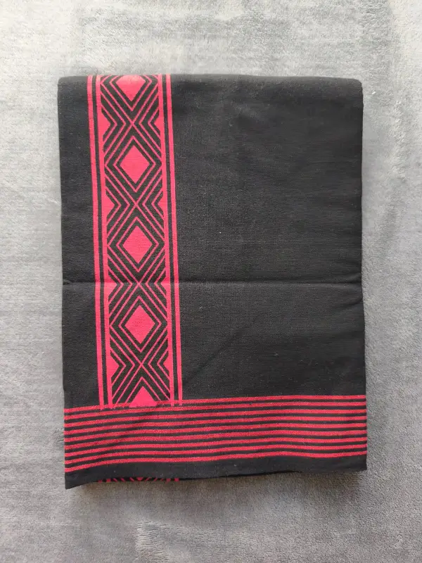 Mundu singolo / Otta Mundu / Lungi stampato nero (Kerala Dhoti dell’India meridionale)