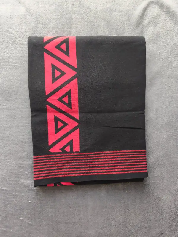 Mundu singolo / Otta Mundu / Lungi stampato nero (Kerala Dhoti dell’India meridionale)